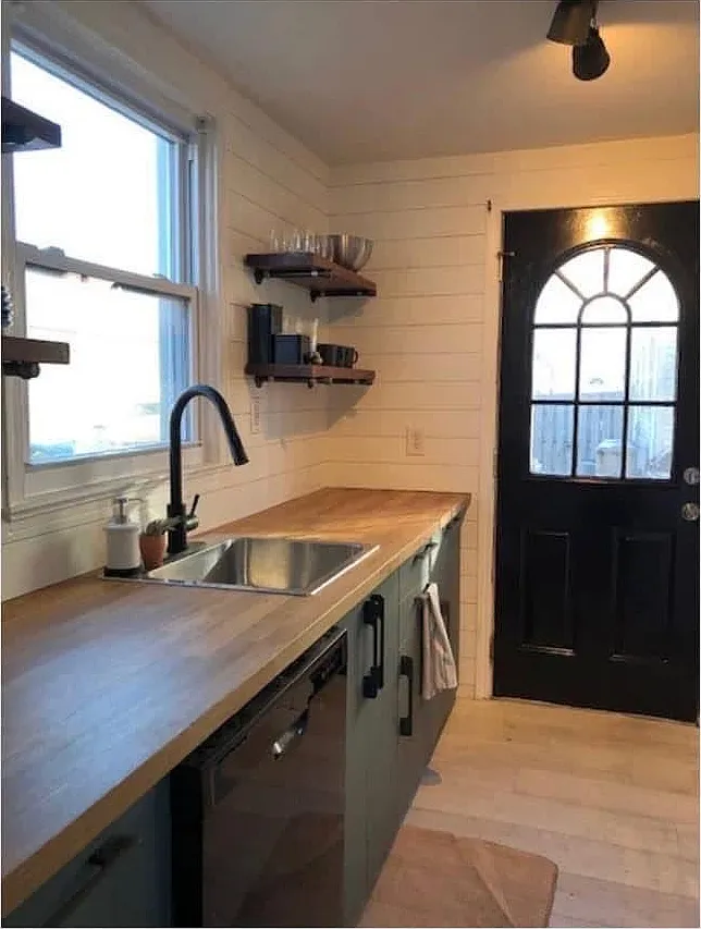 2 bed, 1100 sqft, $1,650 — Photo 2