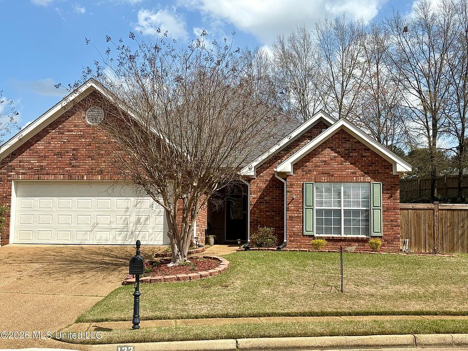 1st image of 122 Pavilion Dr
