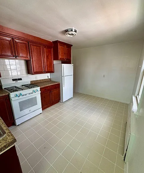 18 Tunis Ave #2 — Photo 3