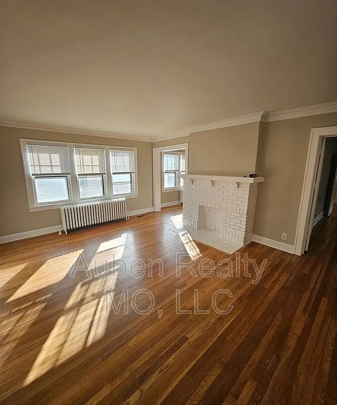 Building Photo - 5436 Harrison St #1F