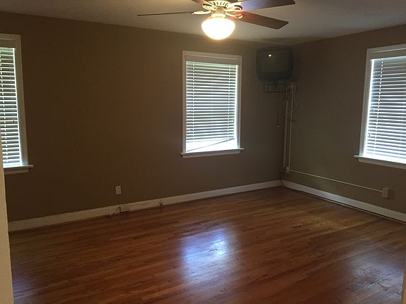 5th image of 8426 Gannon Ave