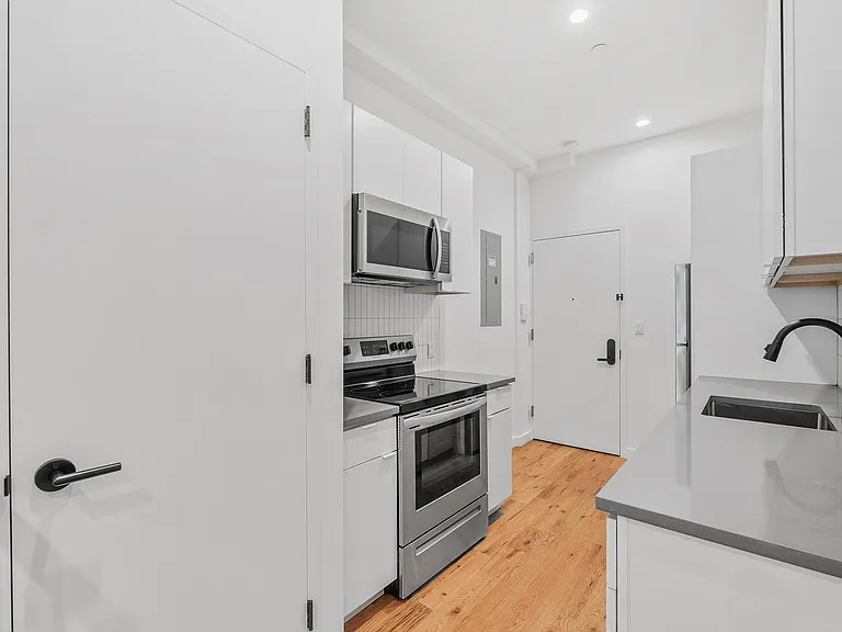 284 Suydam St #1L — Photo 4