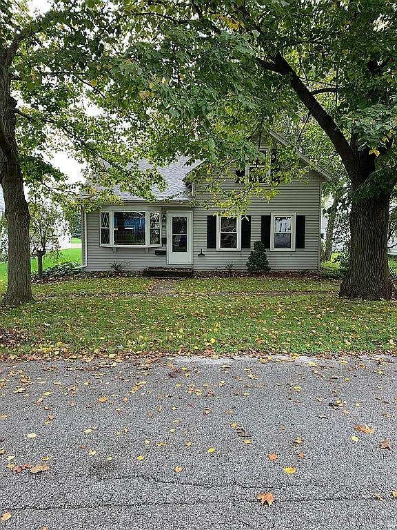 607 Superior St photo 1