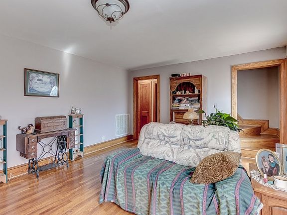 5th image of 225 Mullins St