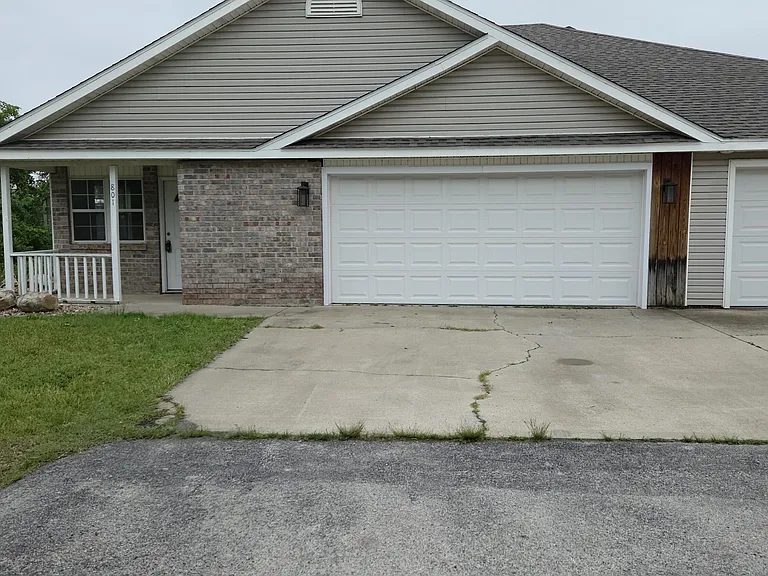 801 S Greenwood Dr — Photo 1