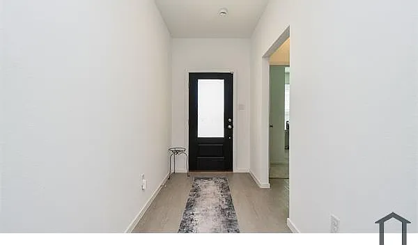 4 bed, 2070 sqft, $2,700 — Photo 4
