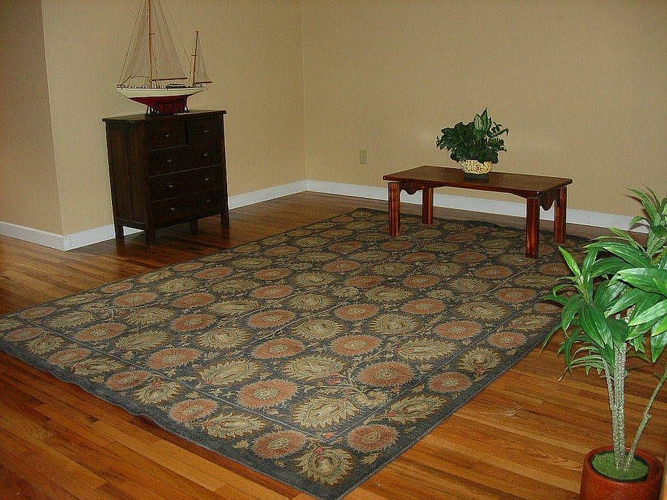 Spacious living room