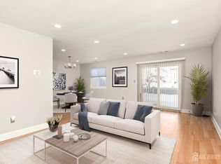 83 Tennyson Dr, Plainsboro, NJ 08536