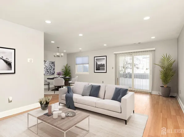 83 Tennyson Dr, Plainsboro, NJ 08536