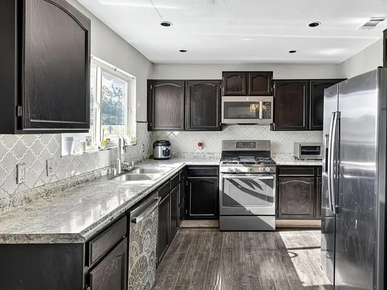 2823 Mayfair Ave — Photo 4