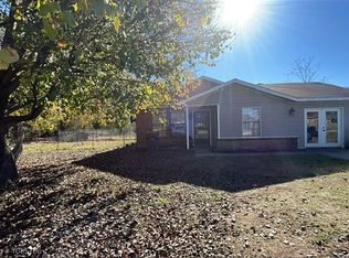 106 Oak St, Pocola, OK 74902