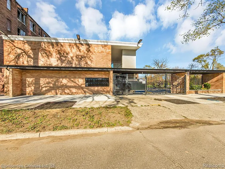 44 Highland St #2 — Photo 14