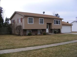 731 Mohawk Dr, Lowell, IN 46356