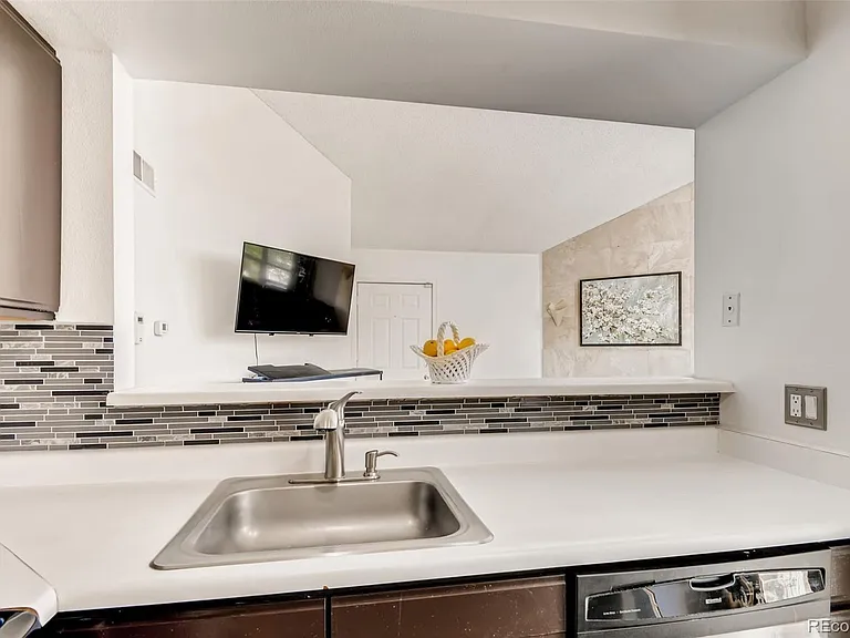 5706 W Asbury Pl #301 — Photo 4