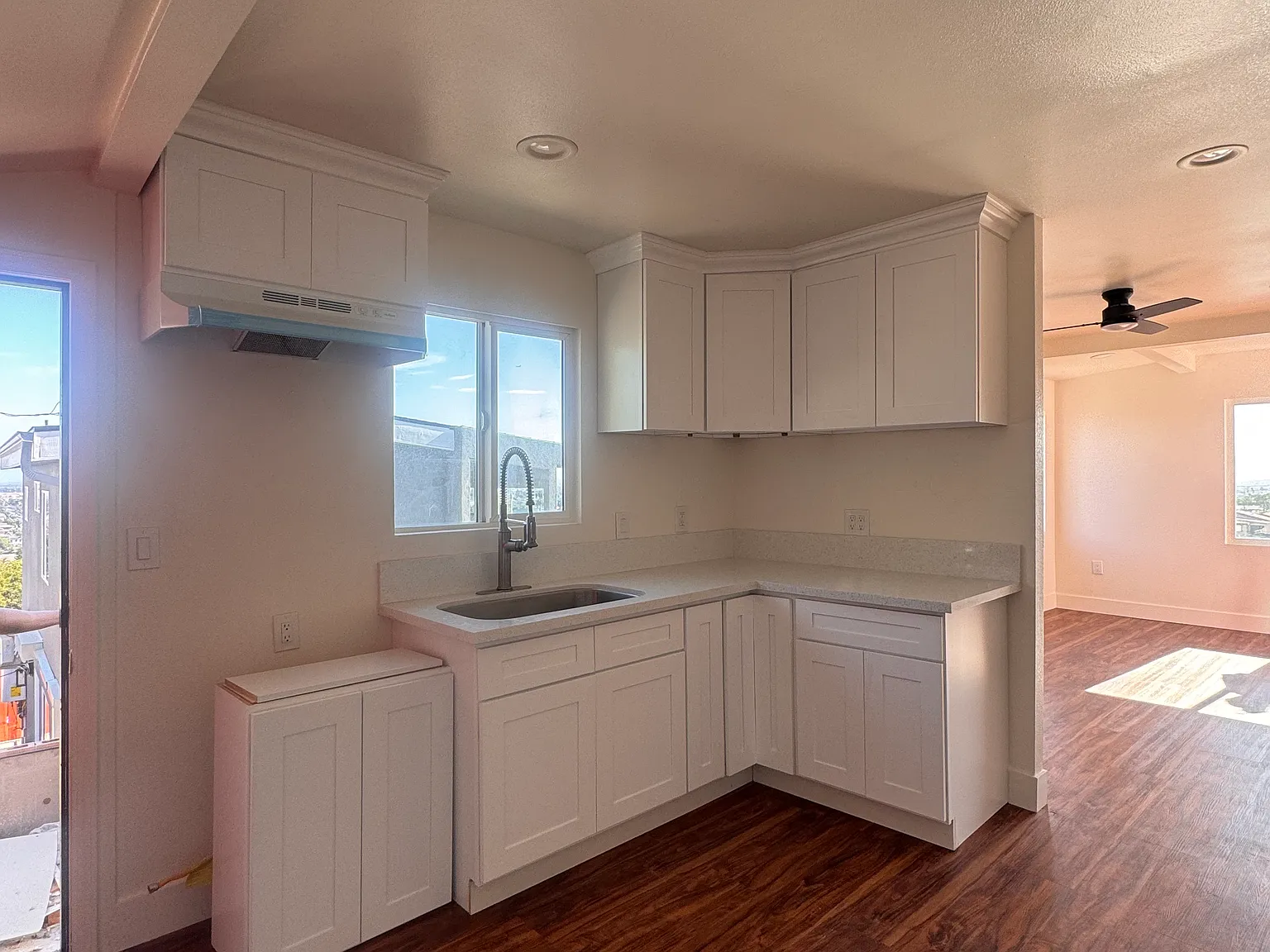 2 bed, 700 sqft, $2,200 — Photo 4