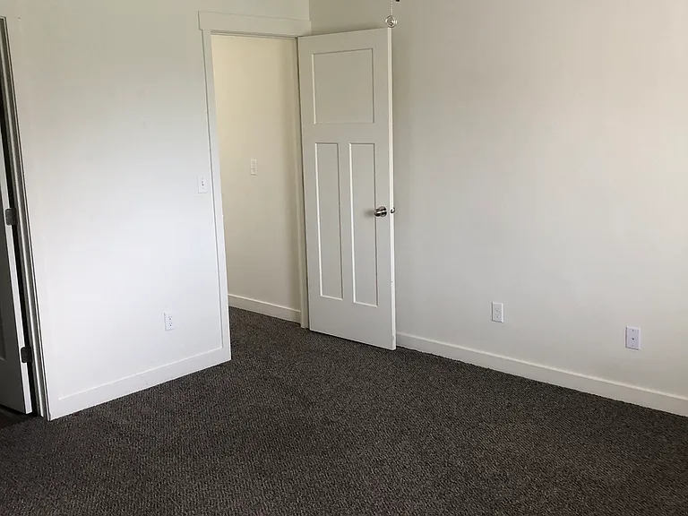 81 E 700 N — Photo 13