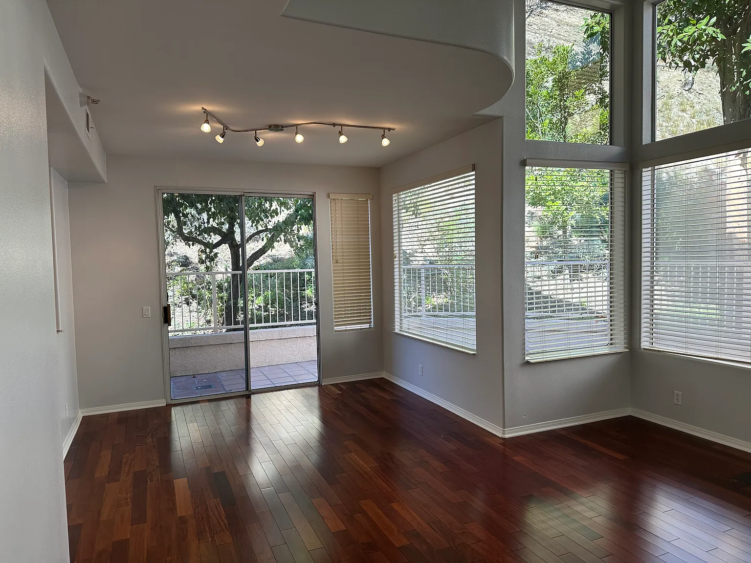 3 bed, 2093 sqft, $6,250 — Photo 4