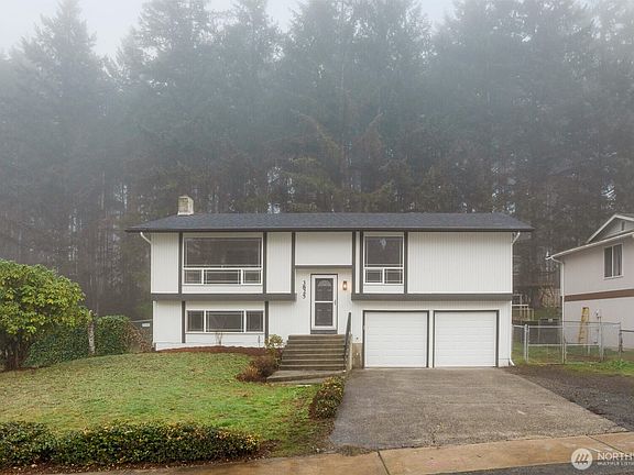 2nd image of 3825 Celeste Court SE