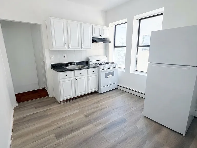 213 Central Ave #3E — Photo 2