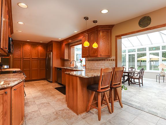 2nd image of 17 Woodcrest Ter