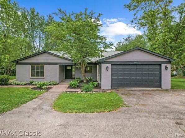 59351 Trelawney Rd, New Hudson, MI 48165