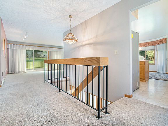 3rd image of 1584 Woodlea Dr