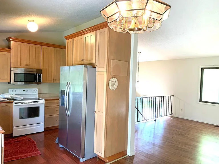 1089 Regency Dr — Photo 24