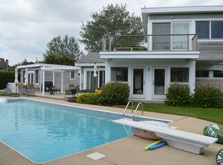 15 Lighthouse Rd, Hampton Bays, NY 11946