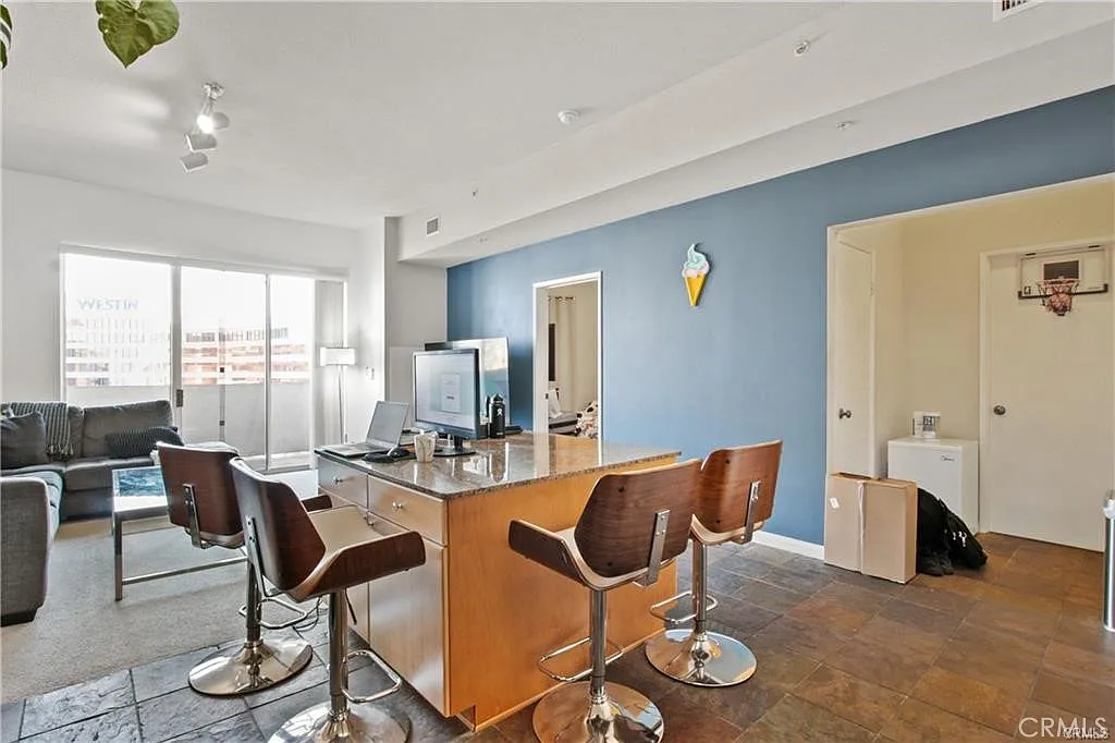 1 bed, 720 sqft, $2,700 — Photo 1