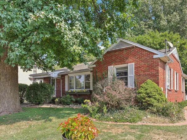 806 N Jackson St, Litchfield, IL 62056