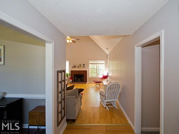 2nd image of 464 Savannah Pl