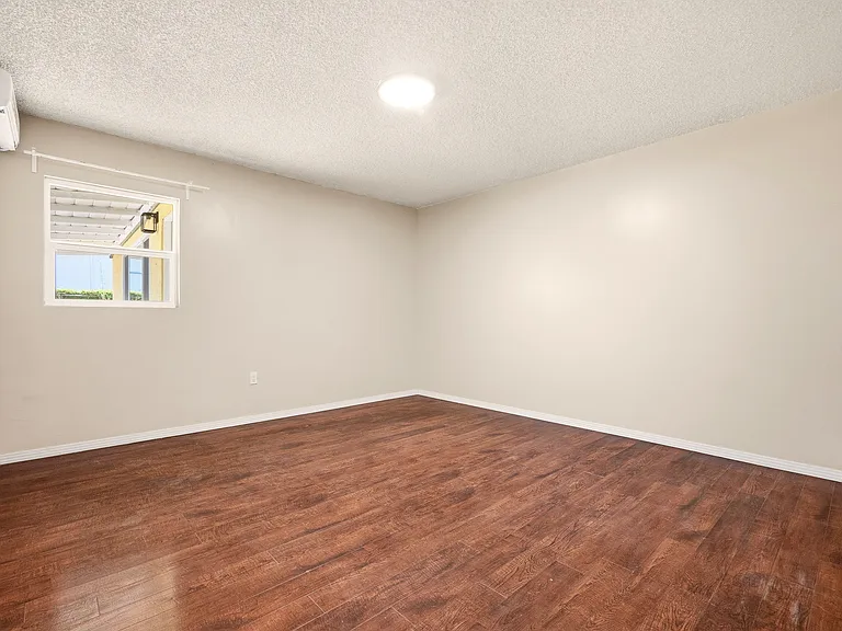 327 1/2 S Lincoln Pl — Photo 20