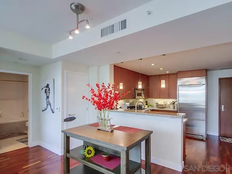 325 7th Ave #610 — Photo 13