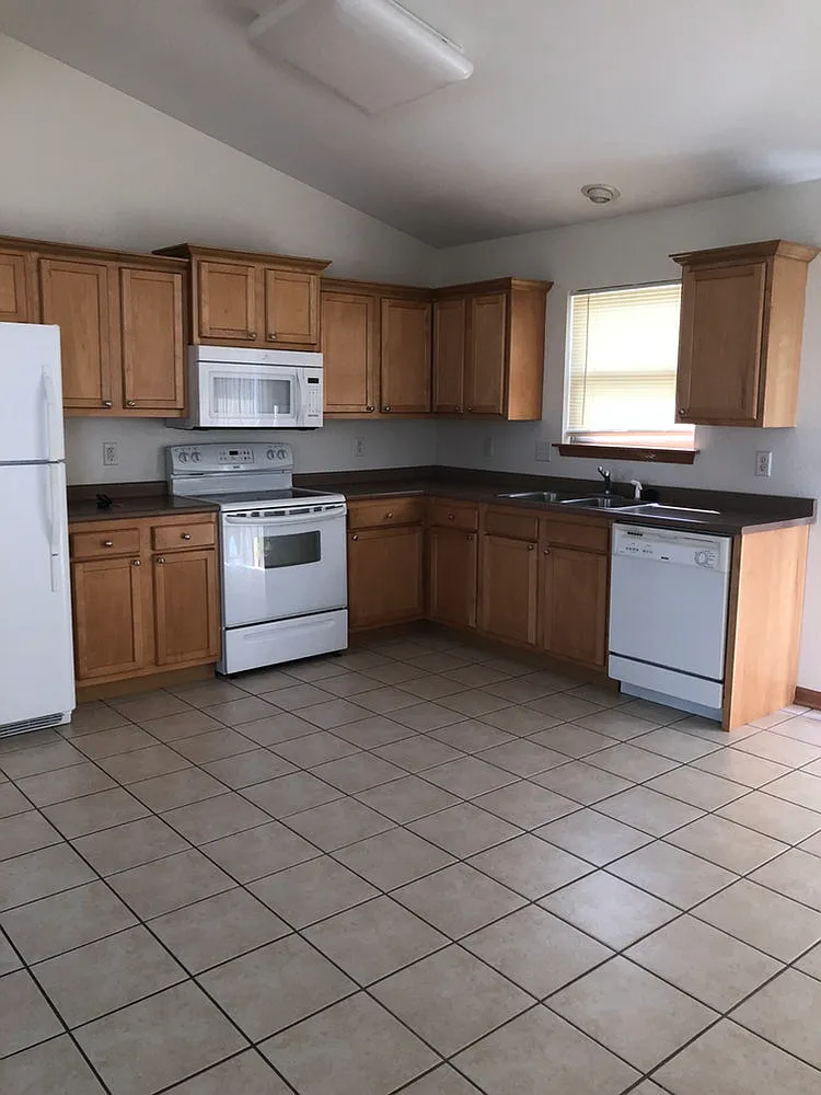 Building Photo - 1547 N Redhawk Dr