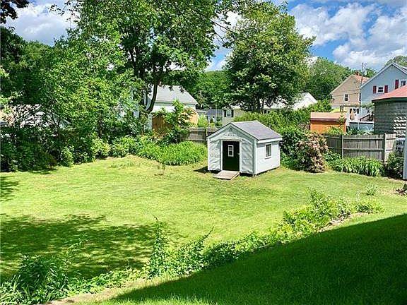 4th image of 293 Oakdale Ave