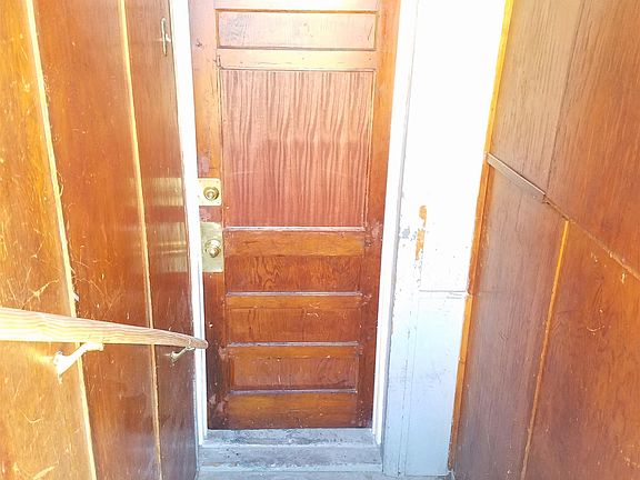 2nd image of 1607 Avenue B APT 4