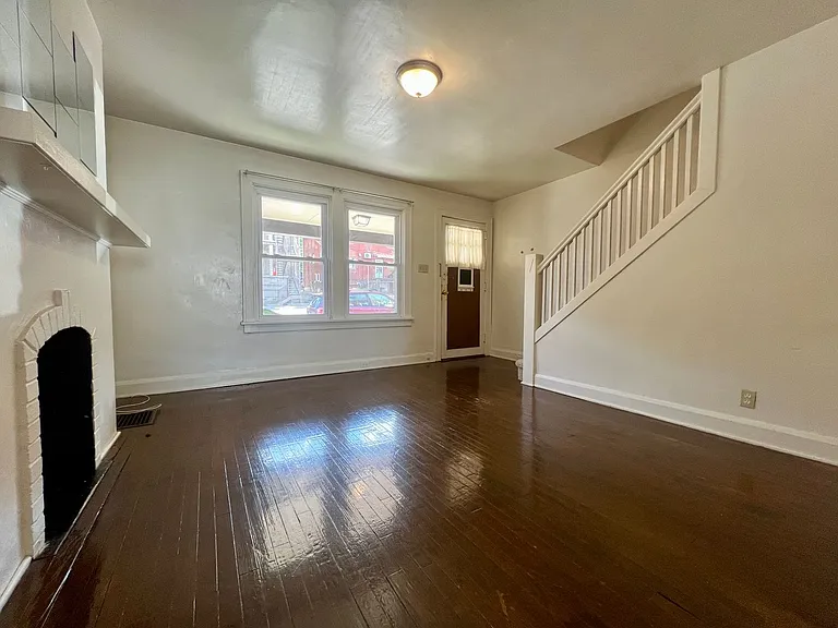 243 Halket Pl — Photo 5