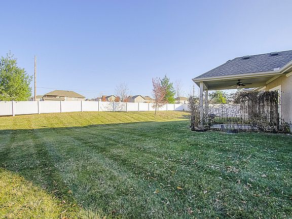 4th image of 818 NW Cedar Ln