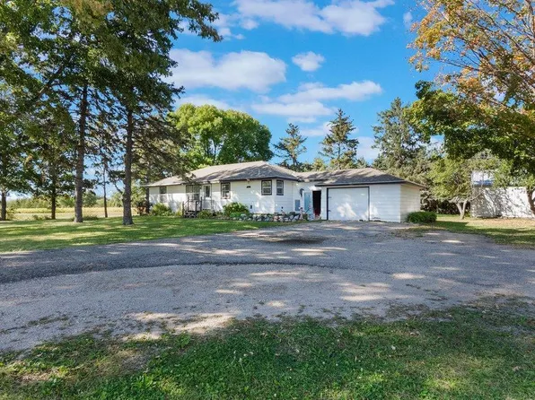 1062 Harrison St W, Annandale, MN 55302