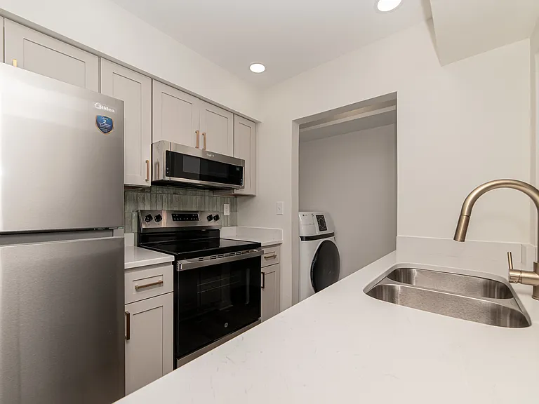 Meadow Brook Terrace — Photo 28