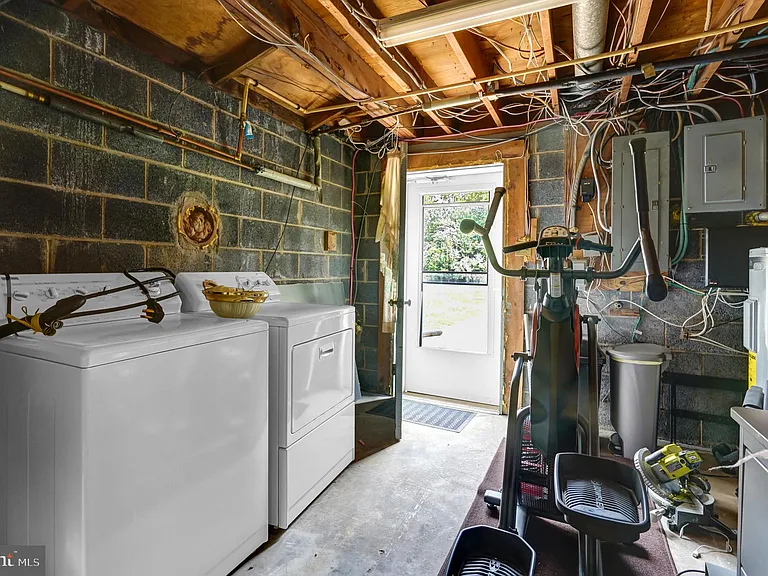13019 Canova Dr — Photo 32