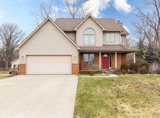 9134 Groh Rd, Grosse Ile, MI 48138