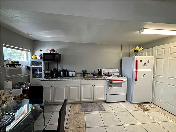 5th image of 5730 Plunkett St