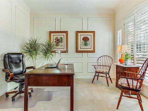 5th image of 4585 Hinton Dr