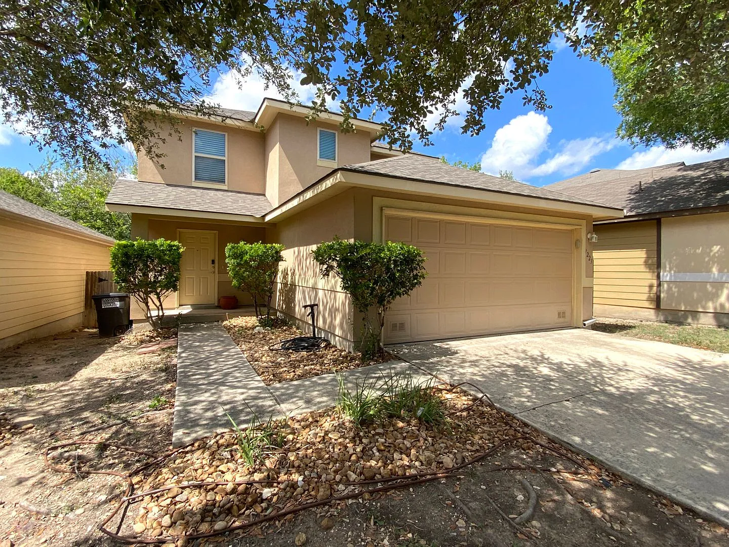 Gated Community with amazing Patio overlooking beautiful trees. — Photo 2