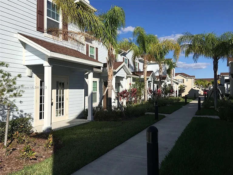 8967 Shine Dr — Photo 15