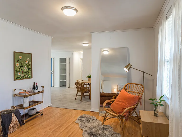 215 Donna Dr — Photo 4