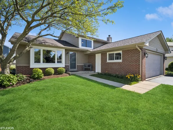 2 Maroon Bells Ct, Bolingbrook, IL 60490