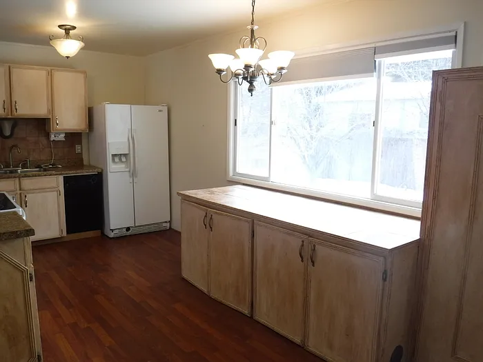 556 Montana Ave — Photo 7