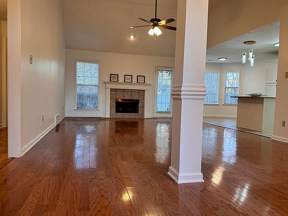 4th image of 10538 Ashglen Cir N